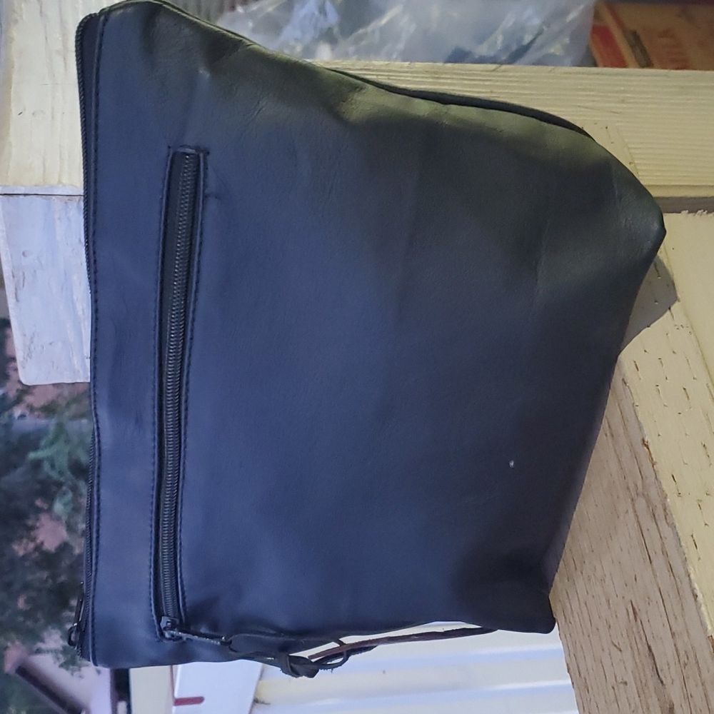 OVERSIZE  LEATHER CLUTCH/MAKEUP BAG